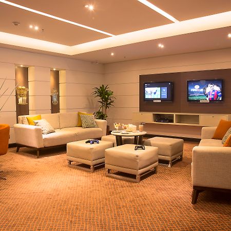 Hotel Dann Carlton Bogotá Dış mekan fotoğraf The lounge at the airport